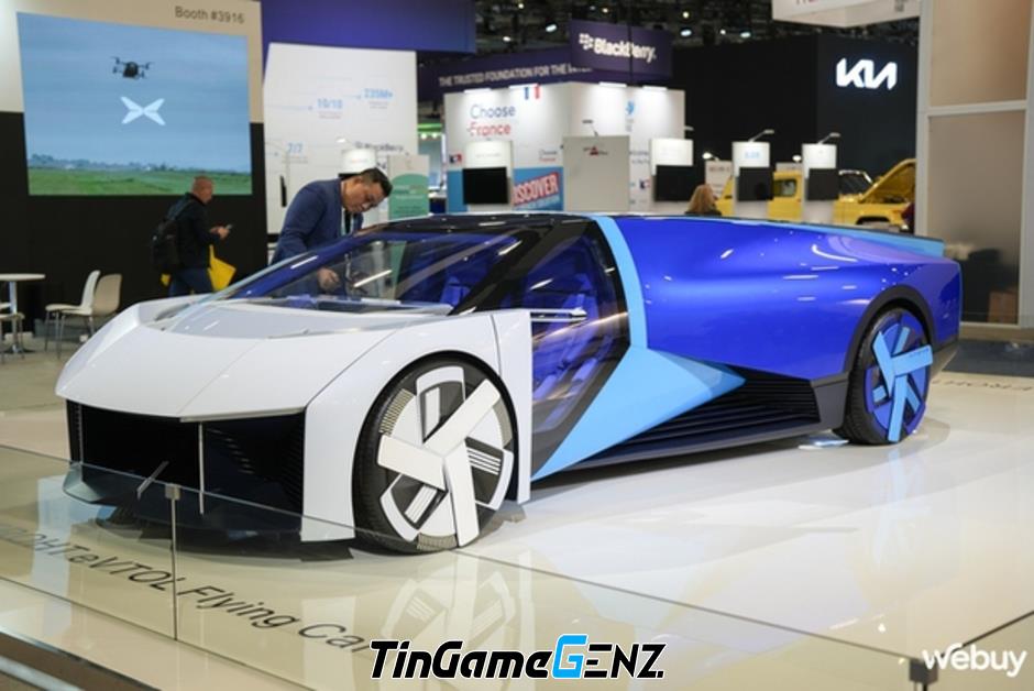 Xe điện bay Xpeng AeroHT tại CES 2024: Thiết kế thể thao, cánh quạt ẩn trong thân xe.