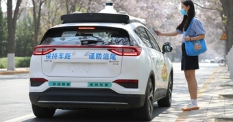 "Xe Điện Tự Lái: Cách Trung Quốc Đưa Công Nghệ Robot Gần Gũi Hơn Với Cuộc Sống Hàng Ngày"