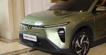 "Xe VinFast: Thiết Kế Độc Đáo Từ Người Việt, Đối Thủ Cạnh Tranh Innova Với Giá Rẻ Hơn 100 Triệu - Bảo Hành Thế Nào?"