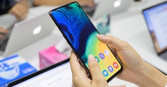 "Xu hướng mới: Ranh giới giữa smartphone cao cấp và tầm trung ngày càng mờ nhạt"