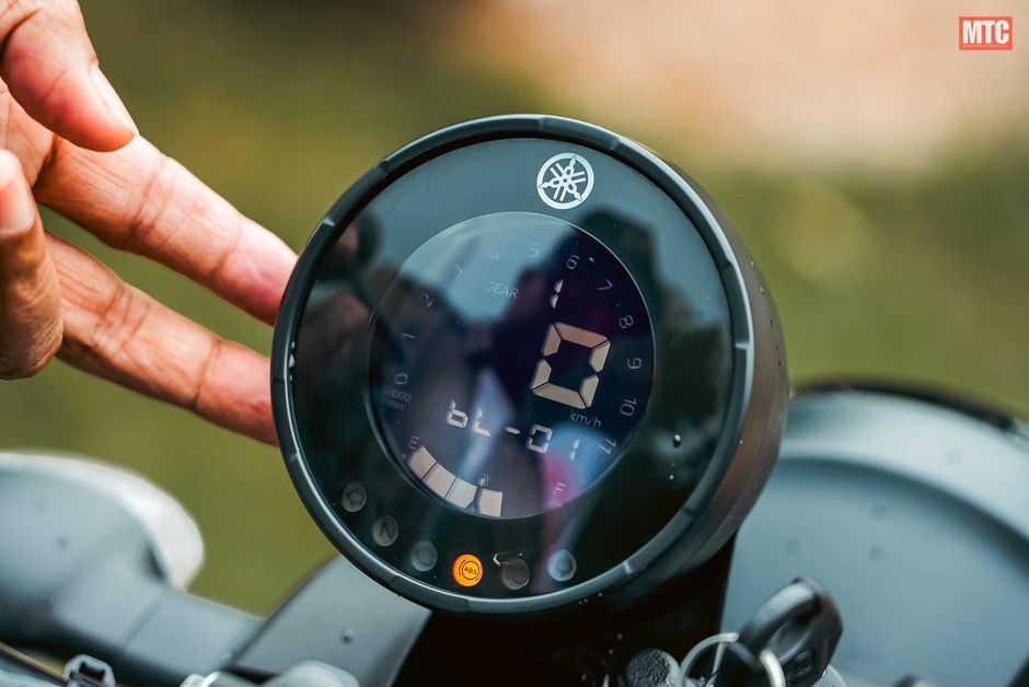 Yamaha Ra Mắt Phiên Bản Mới: Màu Sắc Rực Rỡ, Công Nghệ Phanh Hiện Đại, Loại Bỏ Đồng Hồ Cơ - Sự Lựa Chọn Không Thể Bỏ Qua Cho Game Thủ Việt!