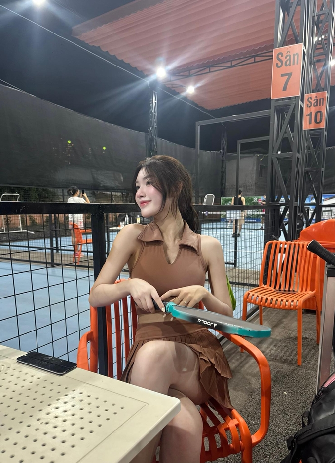 “Cộng đồng mạng 'đứng hình' trước hình ảnh quyến rũ bất ngờ từ hot girl xinh đẹp - Cú trượt tay gây sốt!” “Cộng đồng mạng 'đứng hình' trước hình ảnh quyến rũ bất ngờ từ hot girl xinh đẹp - Cú trượt tay gây sốt!”
