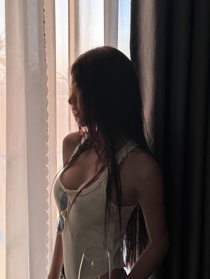 “Cộng đồng mạng 'đứng hình' trước hình ảnh quyến rũ bất ngờ từ hot girl xinh đẹp - Cú trượt tay gây sốt!” “Cộng đồng mạng 'đứng hình' trước hình ảnh quyến rũ bất ngờ từ hot girl xinh đẹp - Cú trượt tay gây sốt!”