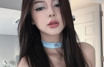 **"Hot Girl Gây Bão Trên Mạng Với Khoảnh Khắc Khoe Đôi Chân 