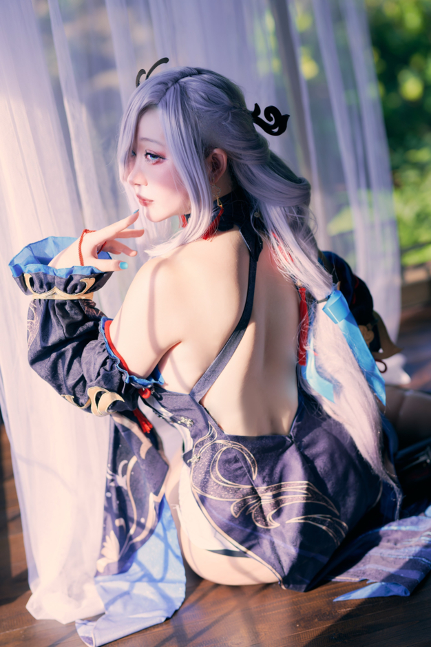 “Khám Phá Nghệ Thuật Cosplay Genshin Impact: Khi ‘Chiến Thần’ Nhật Bản Tái Hiện Các Nhân Vật Với Vẻ Đẹp Gợi Cảm”