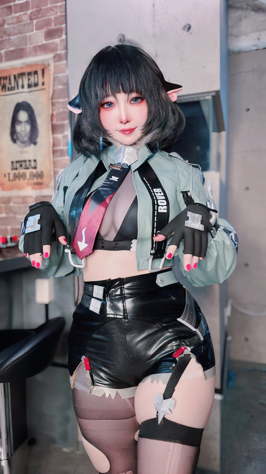 “Khám Phá Nghệ Thuật Cosplay Genshin Impact: Khi ‘Chiến Thần’ Nhật Bản Tái Hiện Các Nhân Vật Với Vẻ Đẹp Gợi Cảm”