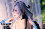 “Khám Phá Nghệ Thuật Cosplay Genshin Impact: Khi ‘Chiến Thần’ Nhật Bản Tái Hiện Các Nhân Vật Với Vẻ Đẹp Gợi Cảm”