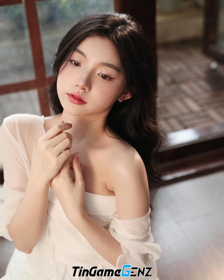 **Ngắm nhìn loạt ảnh bikini ấn tượng của hot girl mukbang: Vóc dáng gợi cảm khiến fan mê mẩn**