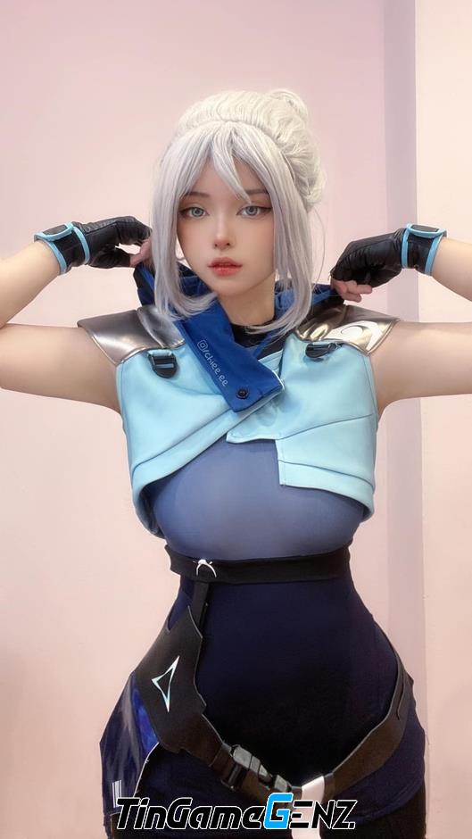 Ahri: Nữ cosplayer gợi cảm với danh tính bất ngờ