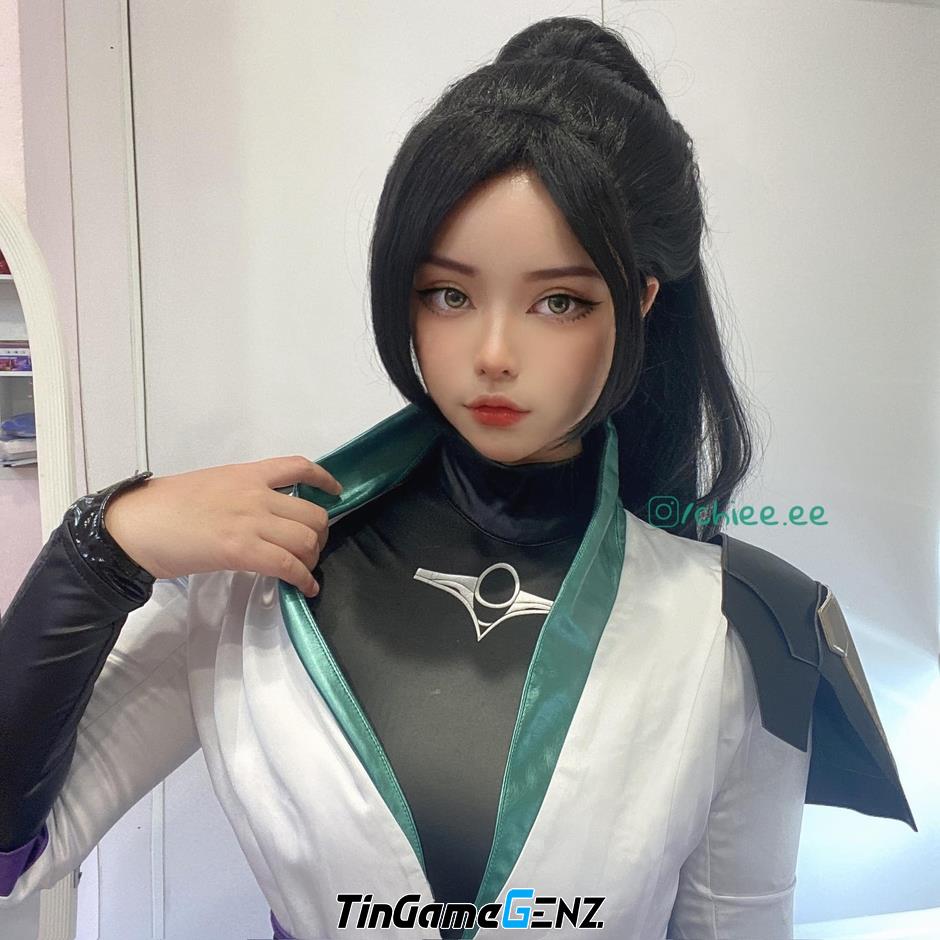 Ahri: Nữ cosplayer gợi cảm với danh tính bất ngờ