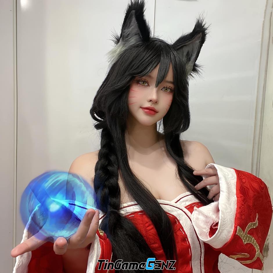 Ahri: Nữ cosplayer gợi cảm với danh tính bất ngờ