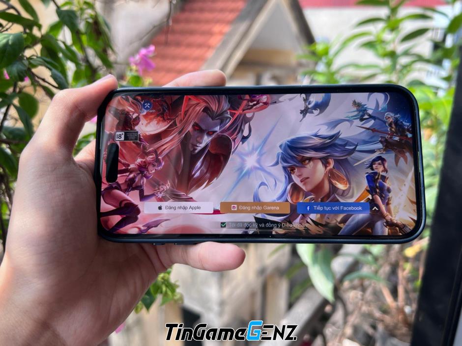 Chơi game liên tục trên iPhone 15 Pro Max: Cảm nhận về nhiệt độ máy.