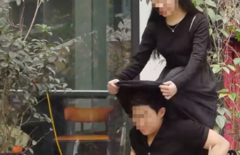 "Clip Chàng Trai Núp Trong Váy Bạn Thân Gây Bão: Người Xem Dậy Sóng Phẫn Nộ Trước Chiếc Video Gây Tranh Cãi"