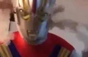 "Cô Gái Gặp Dilemma Khi Yêu Thích Ultraman: Một Chuyện Tình Thú Vị Của Fan Nam"