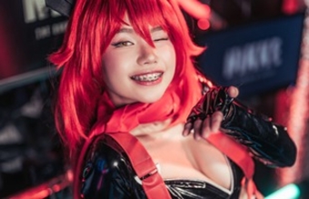 Cosplay bóng hồng Red Hood hoàn hảo của nữ streamer nổi tiếng, đầy đủ chi tiết chuẩn HD!