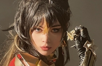 Cosplay hot girl khiến fan sửng sốt với trang phục "đúng hình đúng sạch"