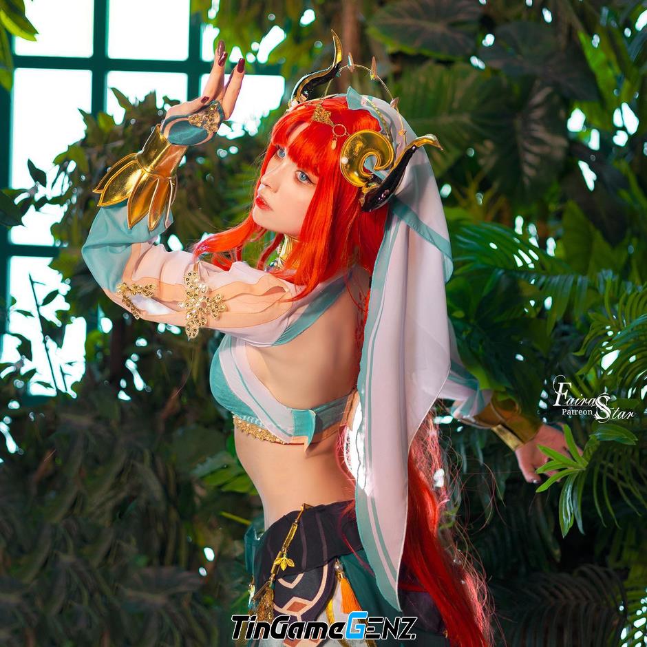 Cosplay hot girl khiến fan sửng sốt với trang phục 