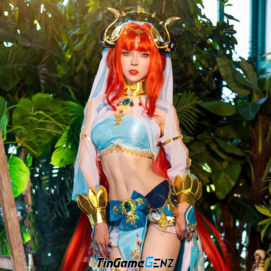 Cosplay hot girl khiến fan sửng sốt với trang phục 