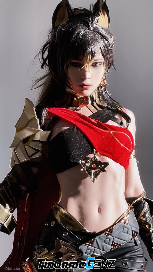 Cosplay hot girl khiến fan sửng sốt với trang phục 