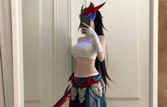 Cosplay Yone khiến fan hâm mộ LMHT mê mẩn