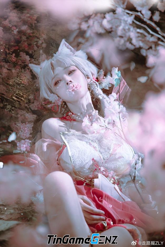 Cosplayer nữ YinLin gây sốt trên mạng xã hội với tạo hình cuốn hút