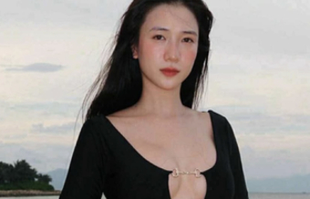 "Hot Girl Bế Giảng Tỏa Sáng Với Vóc Dáng Hoàn Hảo Trong Trang Phục Một Mảnh"