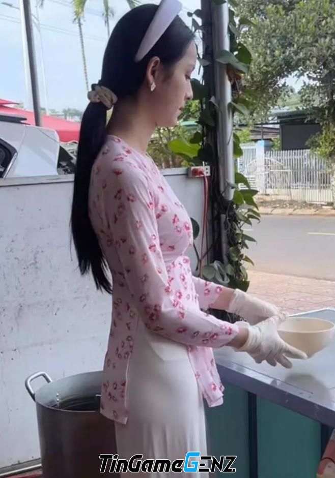 Hot girl bún cá biến cửa hàng thành sàn diễn với diện đồ không trùng ngày nào