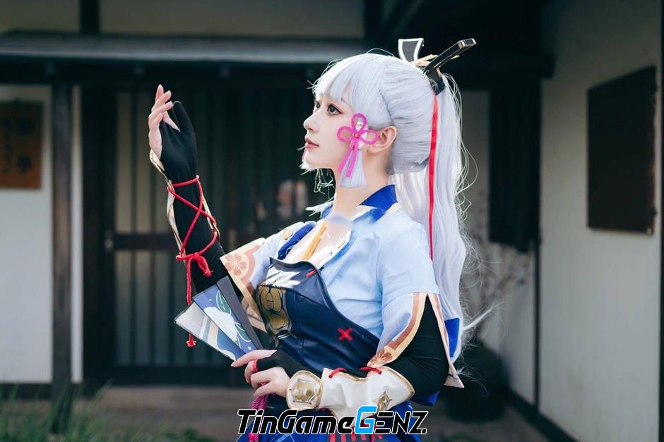 Hotgirl Trung Quốc thực hiện bộ ảnh cosplay Kamisato Ayaka trong Genshin Impact