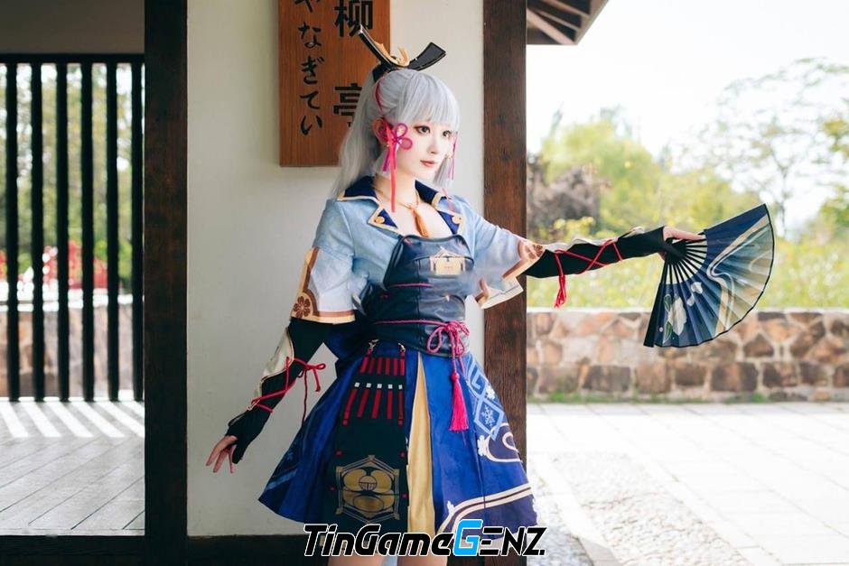 Hotgirl Trung Quốc thực hiện bộ ảnh cosplay Kamisato Ayaka trong Genshin Impact