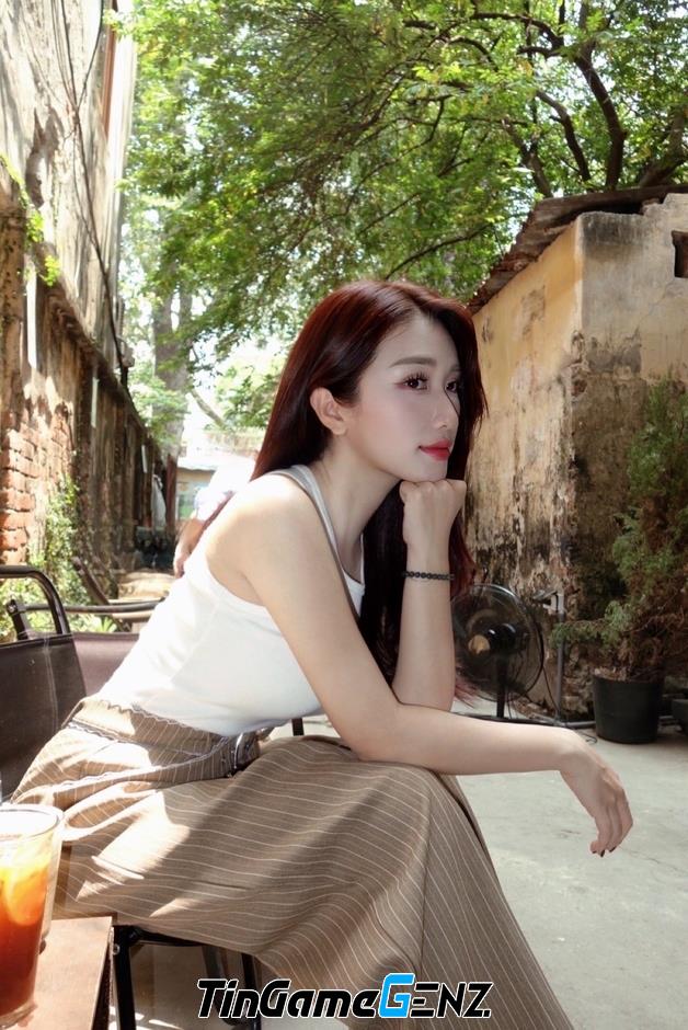 Khám Phá Những Khoảnh Khắc Đầy Mơ Màng Của MC Linh Nắng - Sự Quyến Rũ Đốn Tim Cư Dân Mạng Khám Phá Những Khoảnh Khắc Đầy Mơ Màng Của MC Linh Nắng - Sự Quyến Rũ Đốn Tim Cư Dân Mạng