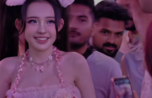 "Ngân 98 Xuống Phố Với Hình Ảnh Búp Bê: Liệu Cô Có 