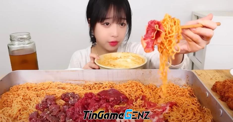 Người nổi tiếng Mukbang cần trợ giúp vì bị bạn trai đe dọa tung video