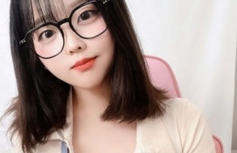 "Nữ streamer gây tranh cãi với vấn đề thời trang bung cúc áo sau khi từng gặp drama lộ 