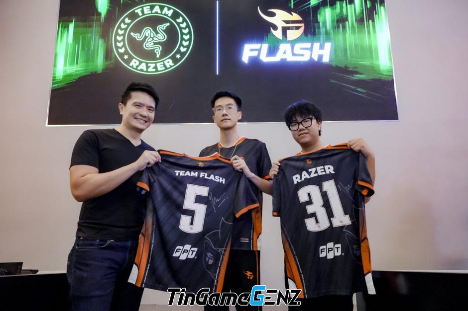 Razer cùng tăng cường đội hình Esports với Team Flash Việt Nam