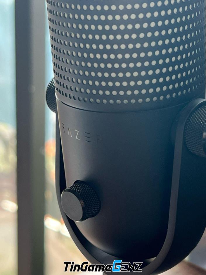 Razer Seiren V3 Chroma: Microphone hoàn hảo cho livestream và sản xuất nội dung chuyên nghiệp