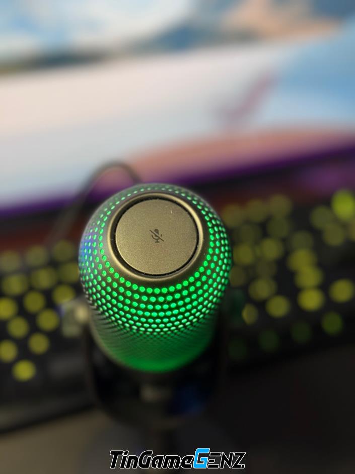 Razer Seiren V3 Chroma: Microphone hoàn hảo cho livestream và sản xuất nội dung chuyên nghiệp