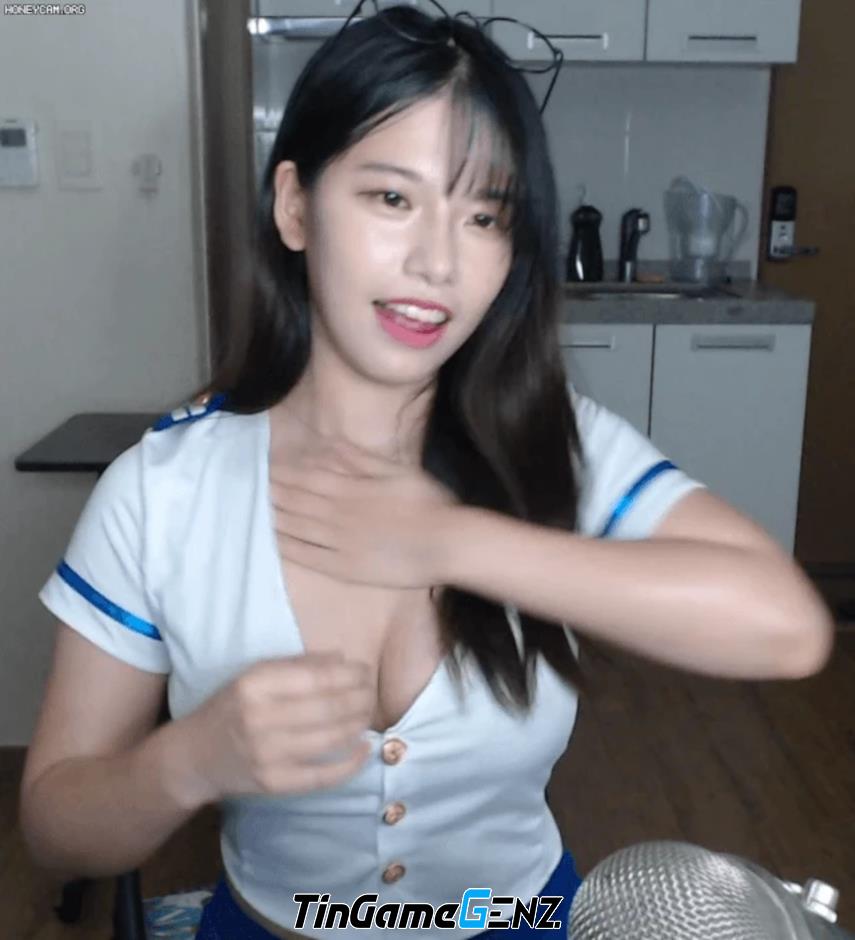 Streamer nữ chia sẻ chat riêng tư với idol nổi tiếng, dân tình bàn tán đầy chú ý