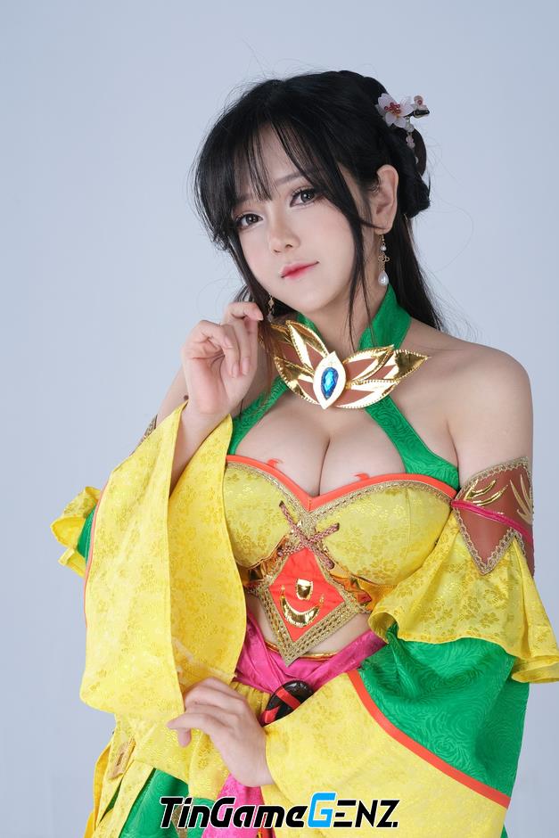 Thánh nữ cosplay tái xuất, fan nam vẫn mê mẩn như ngày xưa