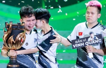 Tuyển thủ P Esports vô địch Yomost VFL Summer 2023 và xúc động đến nước mắt.