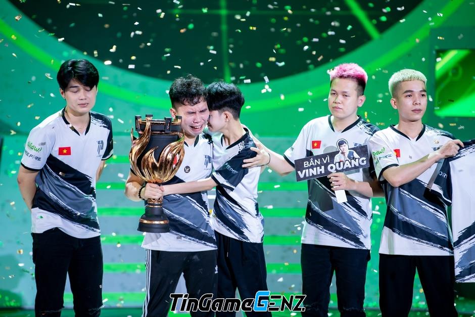 Tuyển thủ P Esports vô địch Yomost VFL Summer 2023 và xúc động đến nước mắt.