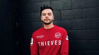 "Nadeshot Chi Hơn 1 Tỷ VNĐ Mở Rương Trong CS2: Kinh Nghiệm Chơi Game Hấp Dẫn và Lý Do Hút Hồn Game Thủ"